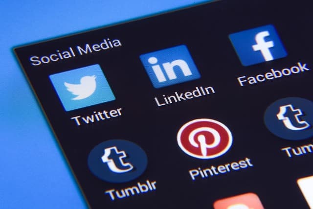 Screen showing icons of populer social media apps